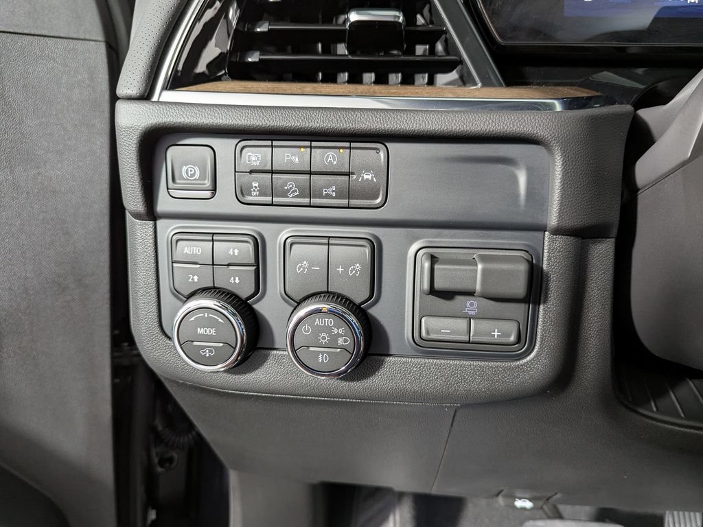 Used 2026 Chevrolet Tahoe High Country AWD/4WD image 37