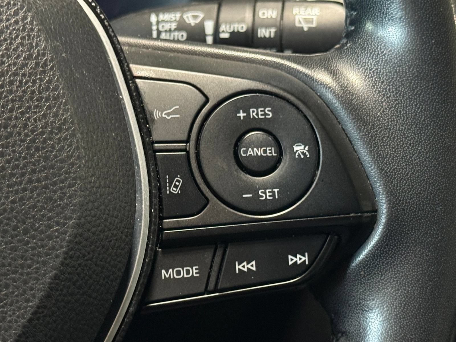 Used 2020 Toyota RAV4 XLE Premium AWD/4WD image 29