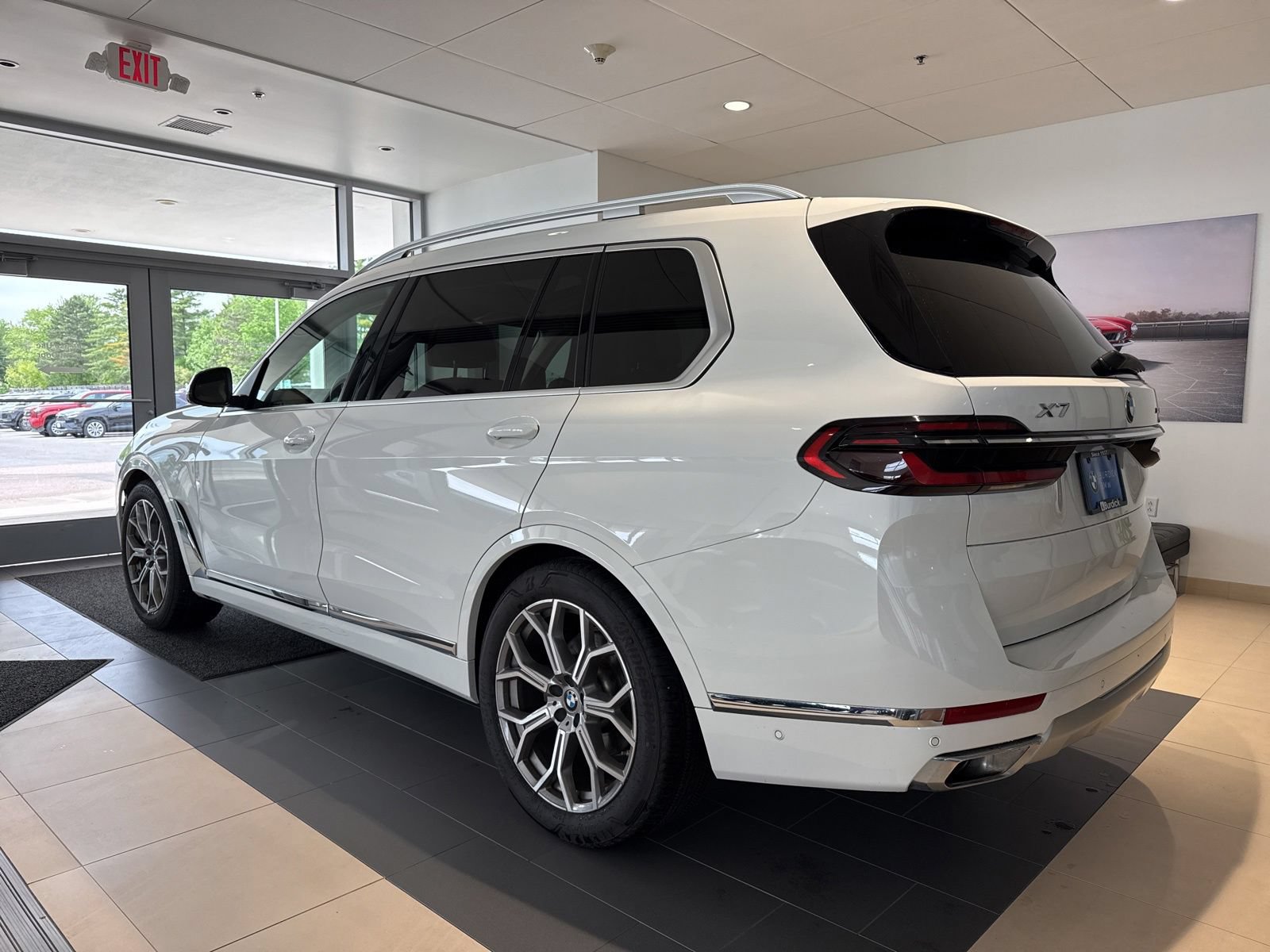 Used 2024 BMW X7 xDrive40i w/ Premium Package AWD/4WD image 6