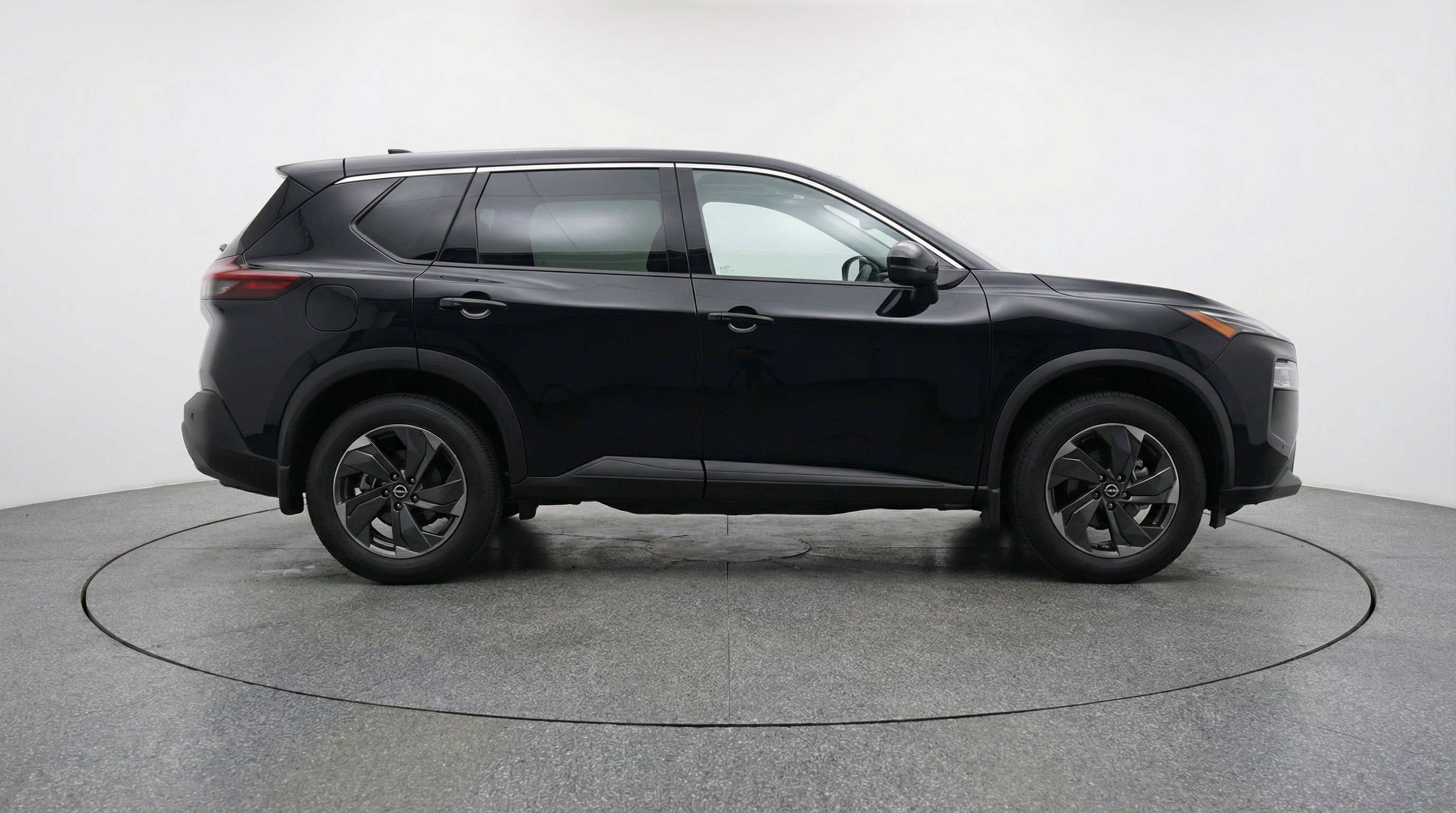 Used 2025 Nissan Rogue SV image 11
