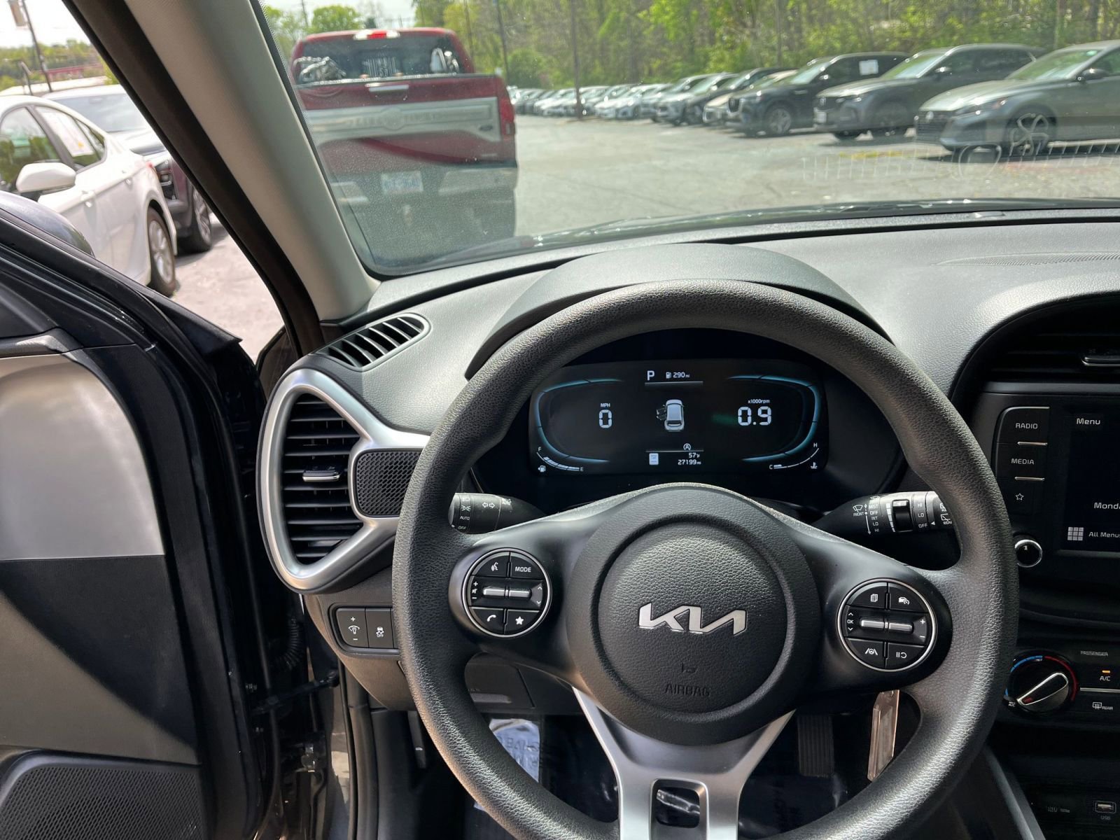 Used 2025 Kia Soul LX w/ LX Technology Package image 29