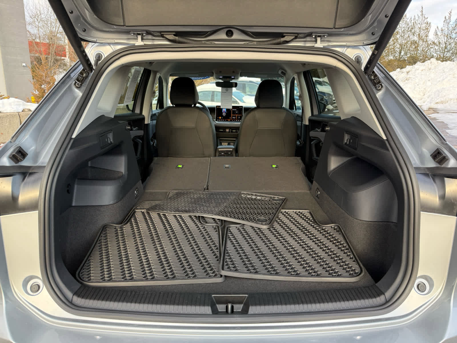 Certified 2025 Volkswagen Tiguan SE image 14