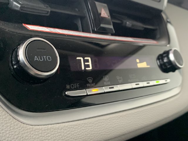 Used 2025 Toyota Corolla LE FWD image 30