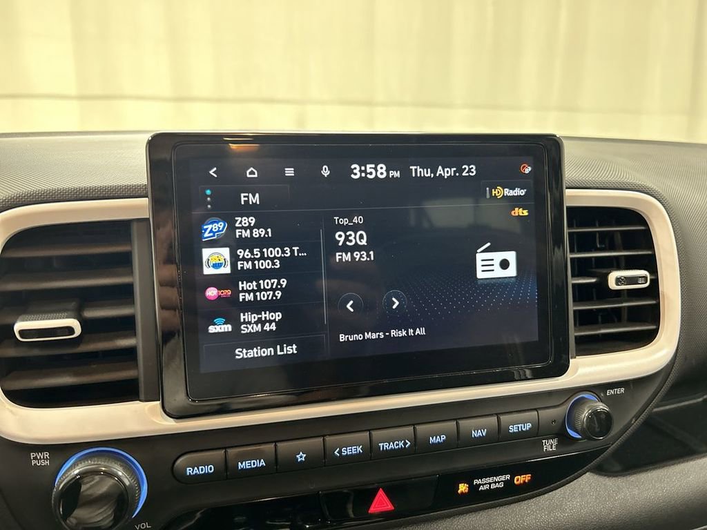 Used 2023 Hyundai Venue Limited FWD image 14