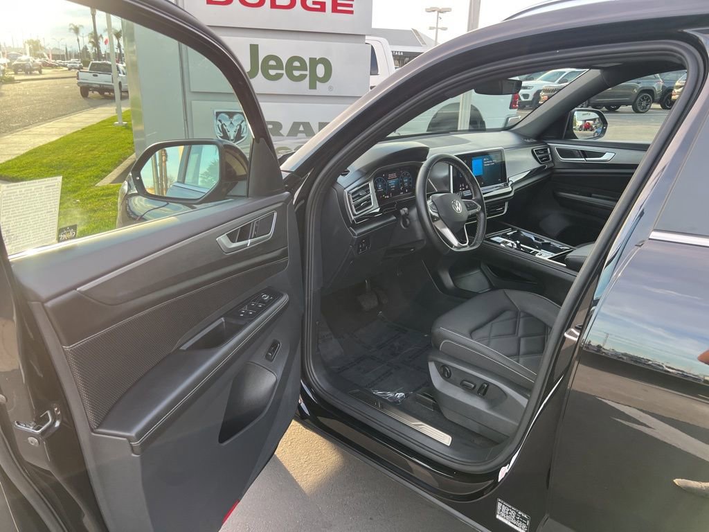 Used 2025 Volkswagen Atlas Cross Sport SE image 17