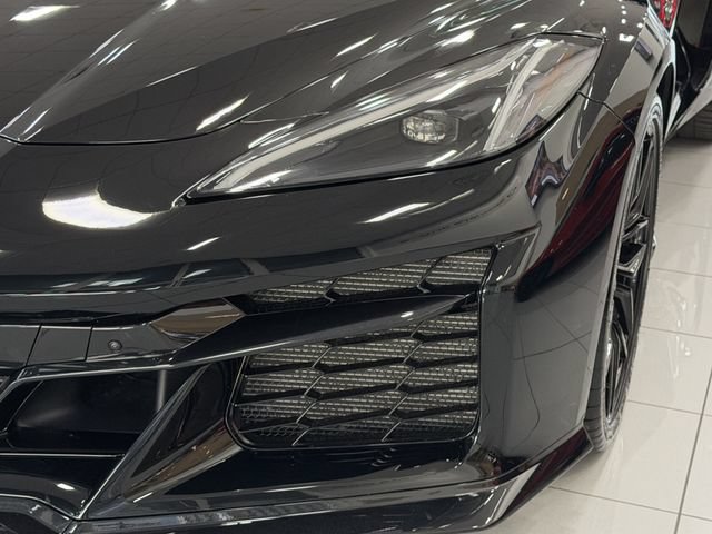 Used 2025 Chevrolet Corvette Z06 w/ Stealth Interior Trim Package RWD image 10