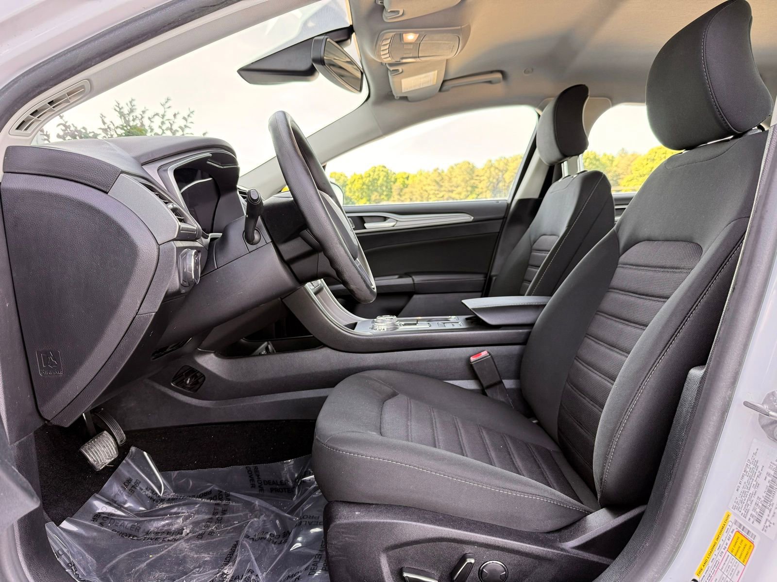 Used 2019 Ford Fusion SE FWD image 15