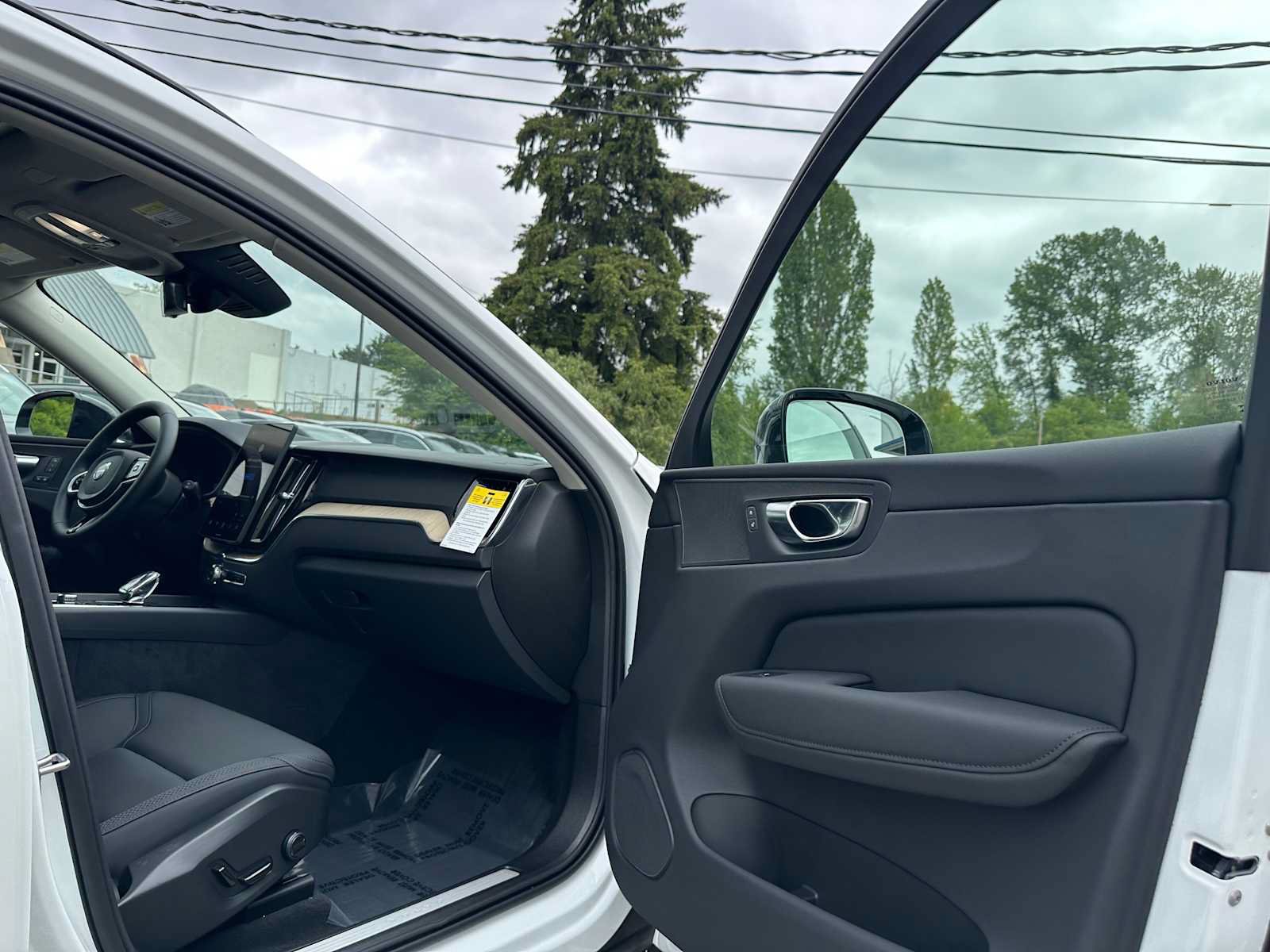 Used 2026 Volvo XC60 B5 Plus w/ Climate Package AWD/4WD image 11
