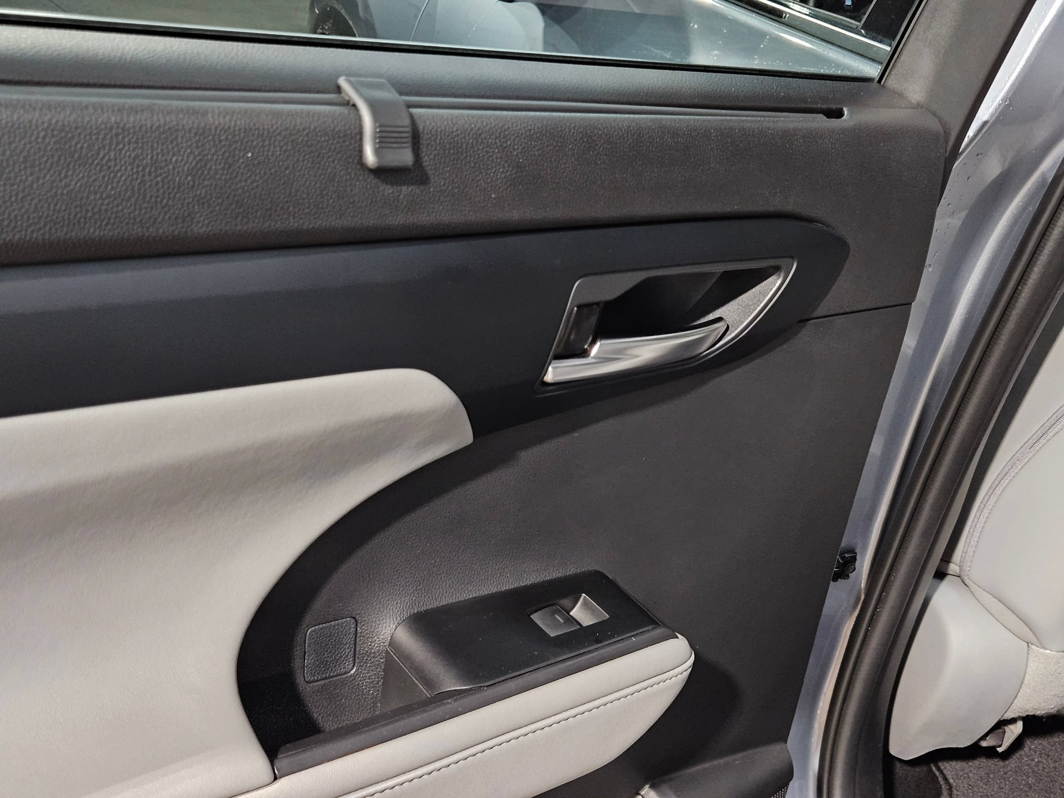 Used 2021 Toyota Highlander XLE FWD image 35
