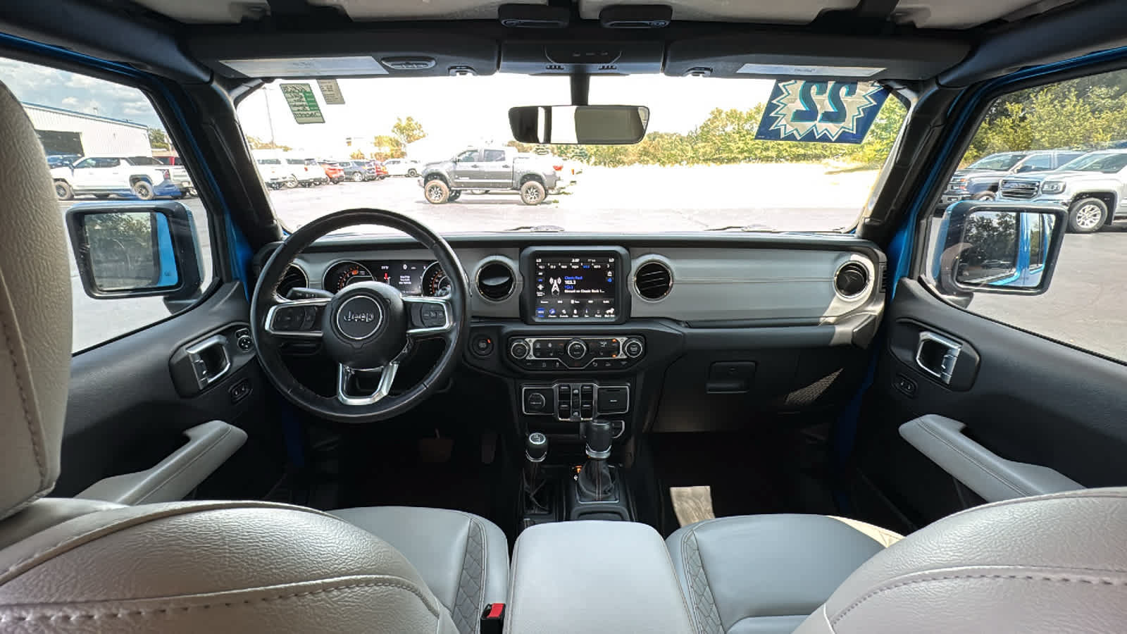 Used 2022 Jeep Wrangler Unlimited Sahara AWD/4WD image 27