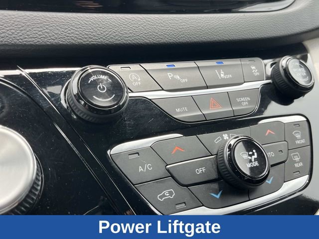Used 2023 Chrysler Pacifica Touring-L FWD image 41