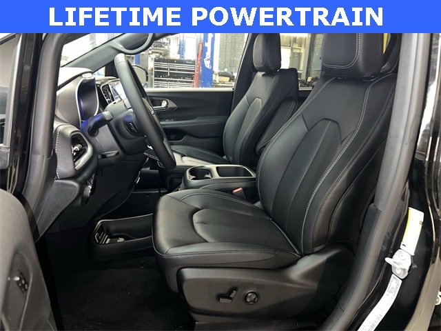 New 2026 Chrysler Pacifica Select image 15