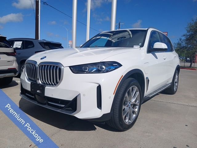 Used 2025 BMW X5 xDrive50e image 3