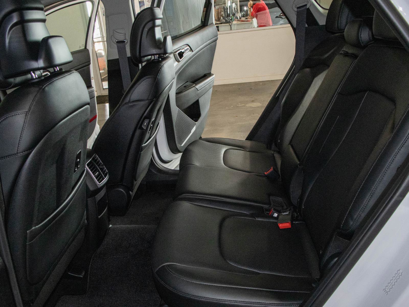 New 2025 Kia Sportage SX image 15