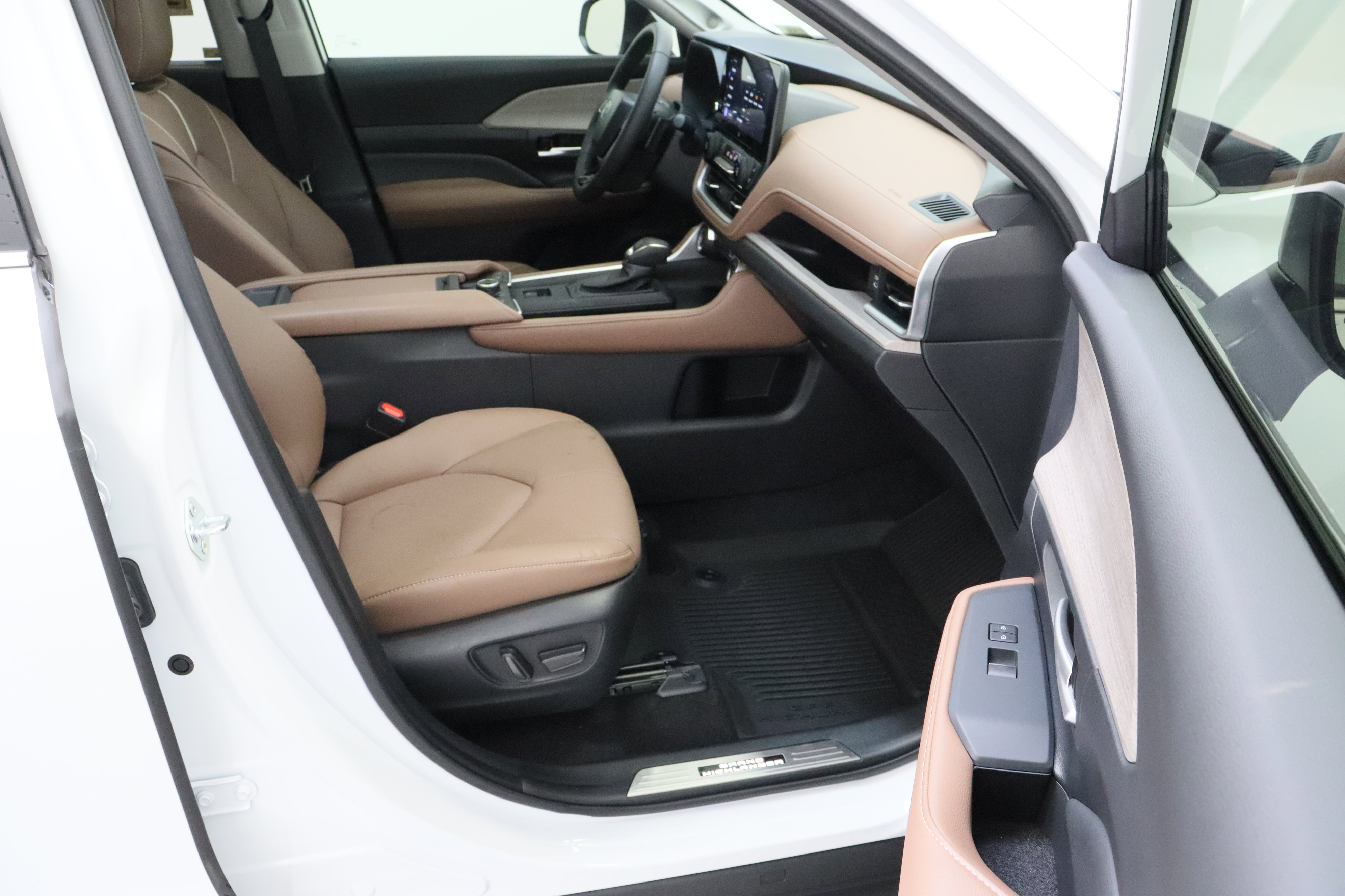 Certified 2026 Toyota Grand Highlander Platinum image 44