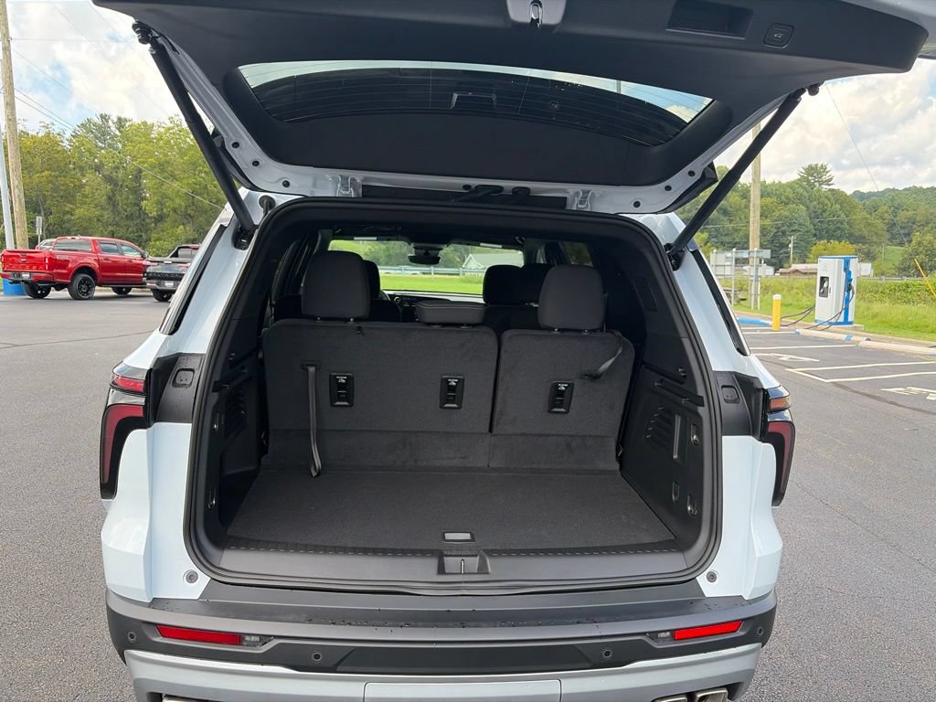 New 2026 Chevrolet Traverse LT w/ Driver Confidence Package AWD/4WD image 34
