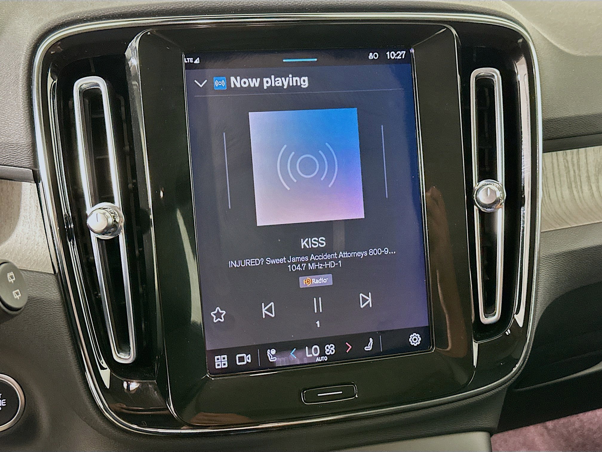 Used 2025 Volvo XC40 B5 Plus image 19