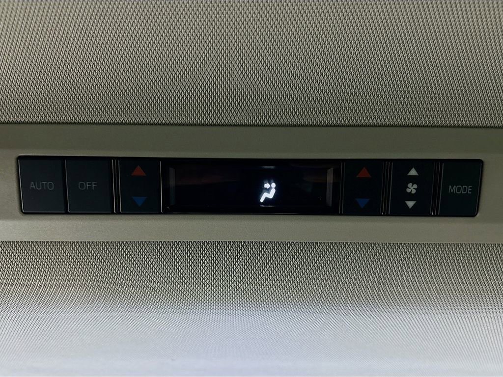 Used 2026 Toyota Sienna XLE image 25