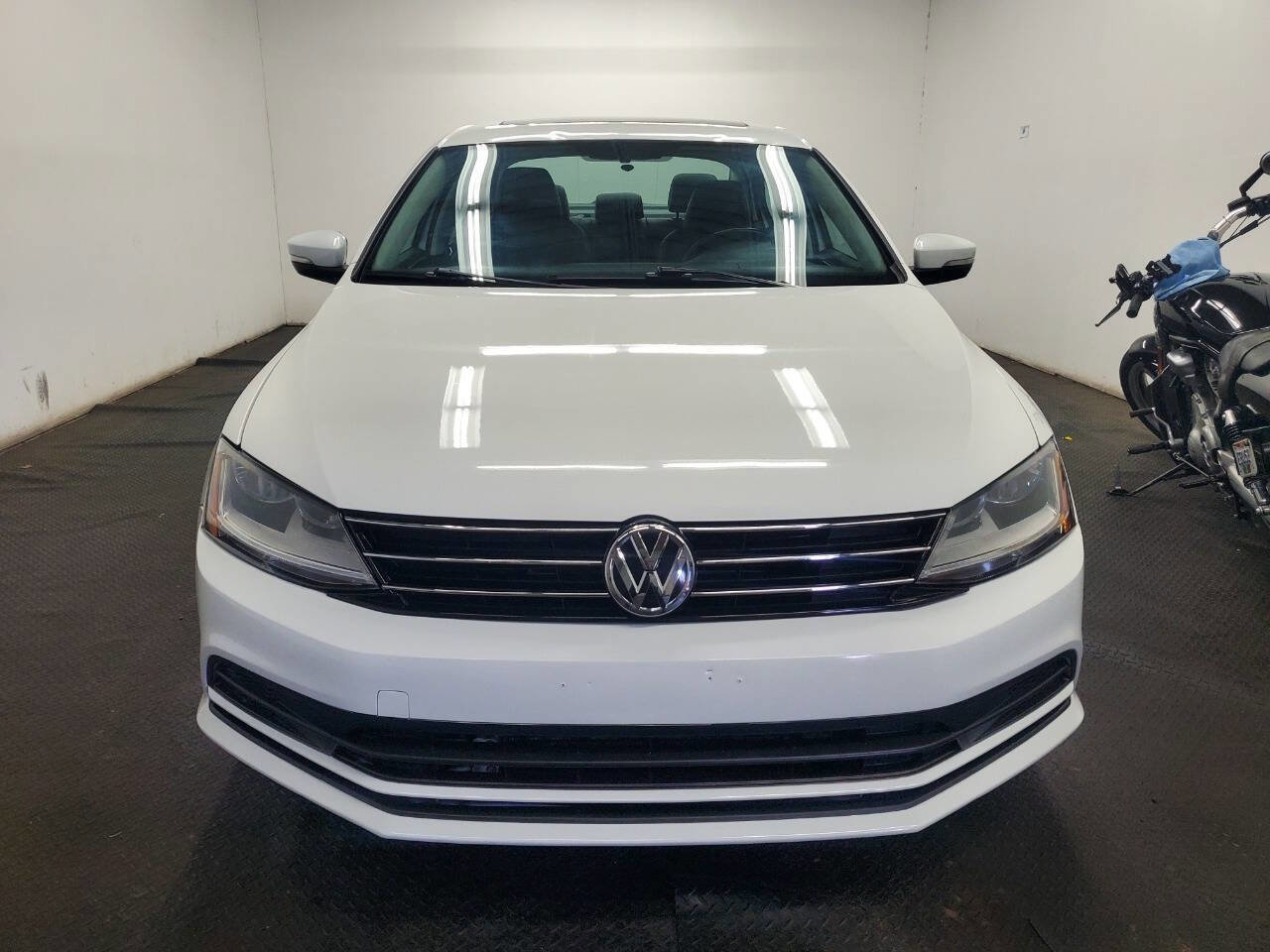 Used 2018 Volkswagen Jetta SE FWD image 2