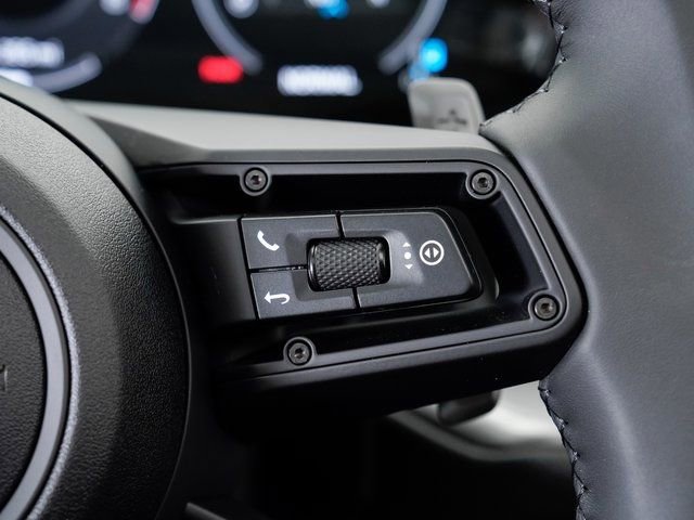 Certified 2025 Porsche Cayenne image 15