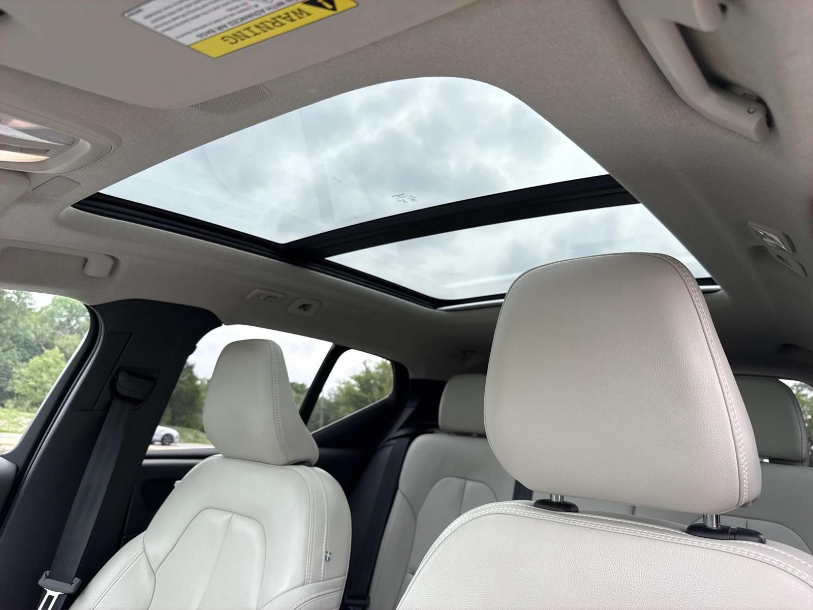 Used 2024 Volvo XC40 B5 Plus w/ Protection Package Premier AWD/4WD image 9