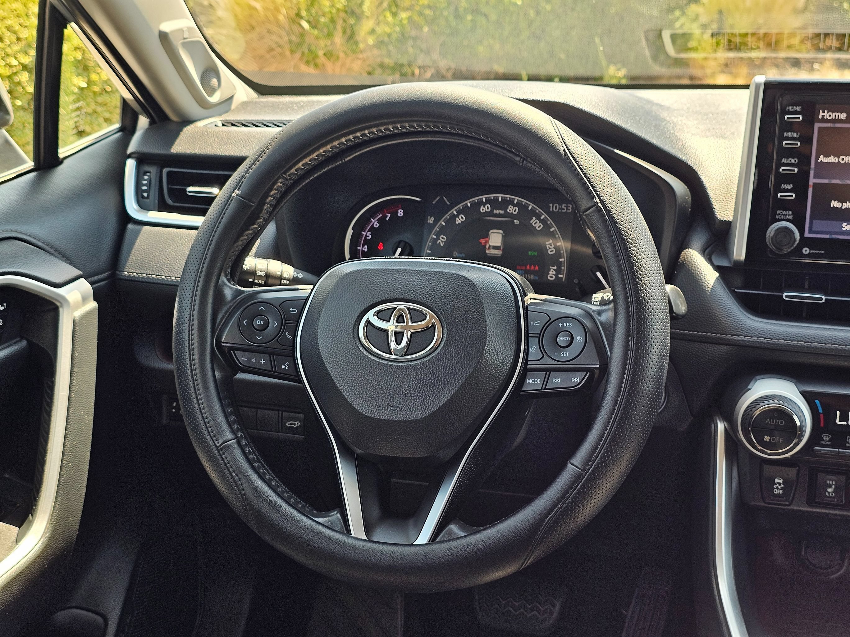 Used 2019 Toyota RAV4 Limited w/ Carpet Mat Package FWD image 24