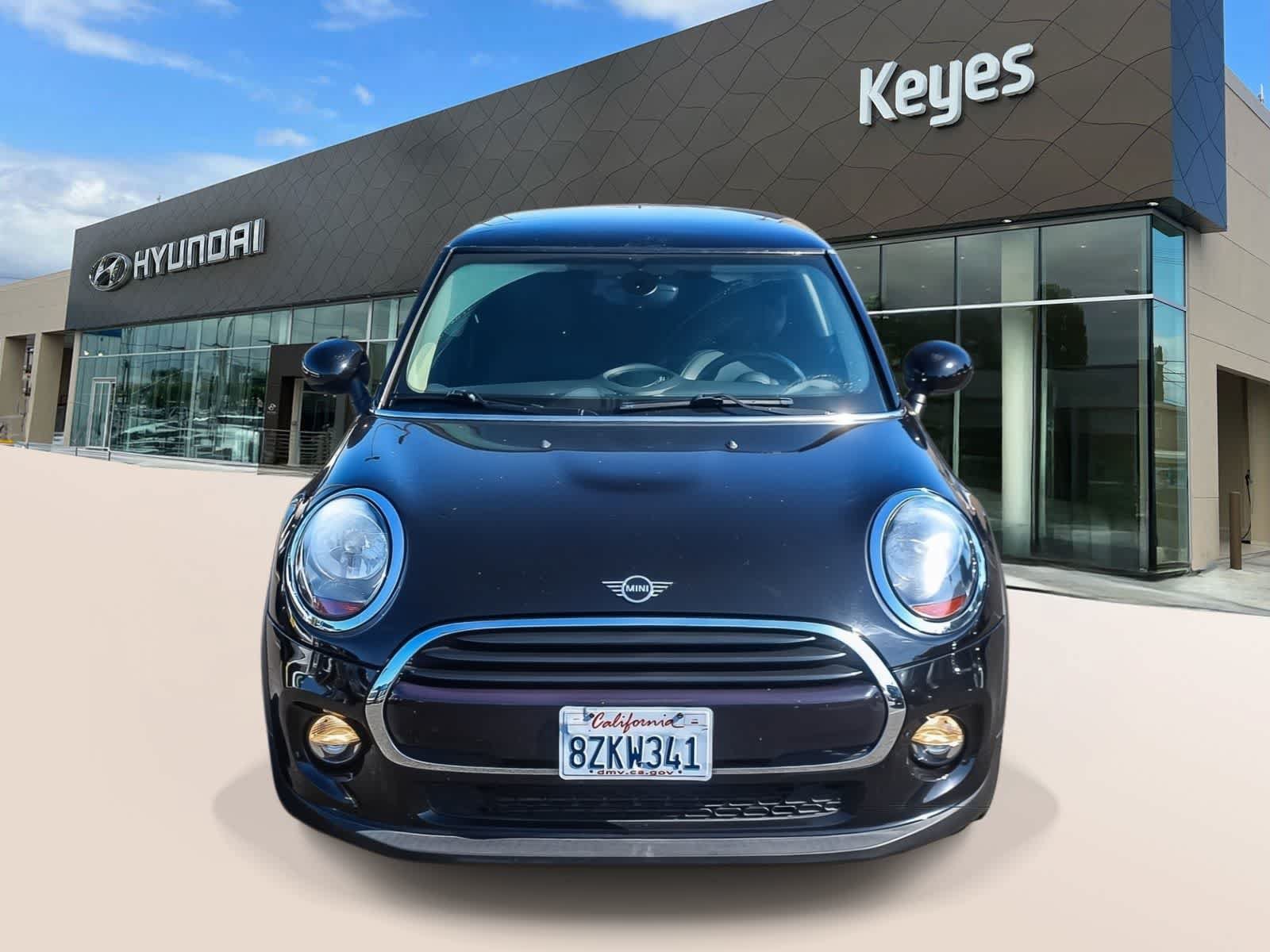 Used 2019 MINI Cooper 2-Door Hardtop w/ Signature Upholstery Package FWD image 2