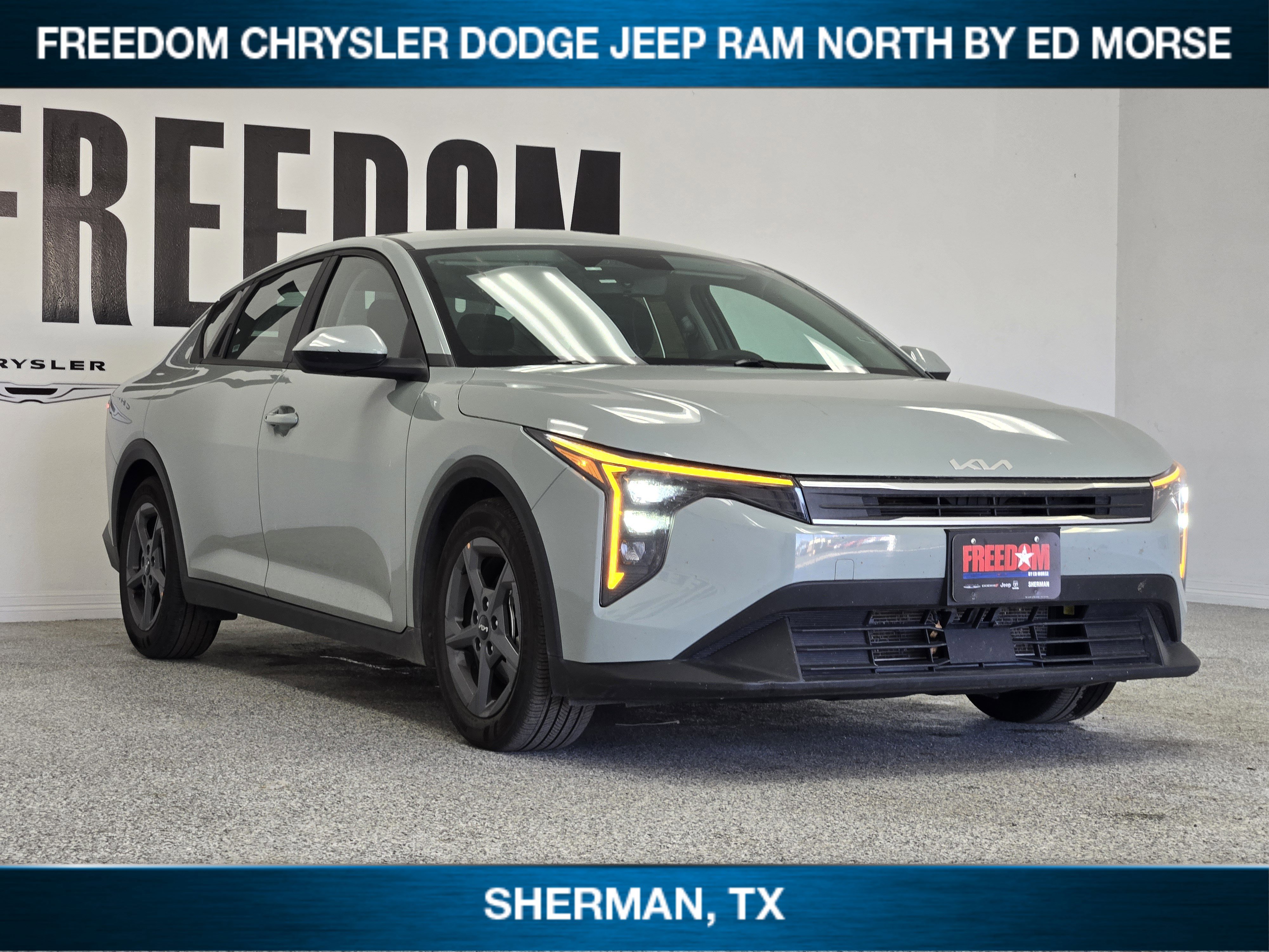 Used 2025 Kia K4 LXS image 2