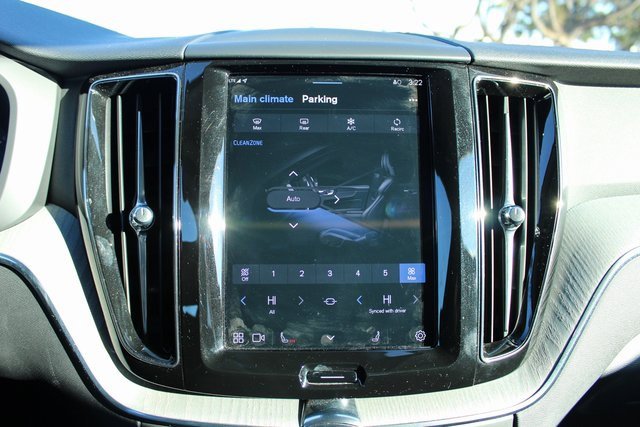 Used 2025 Volvo XC60 B5 Plus image 22