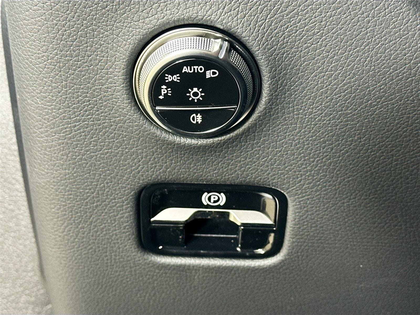 Used 2026 Mercedes-Benz GLC 300 4MATIC image 10