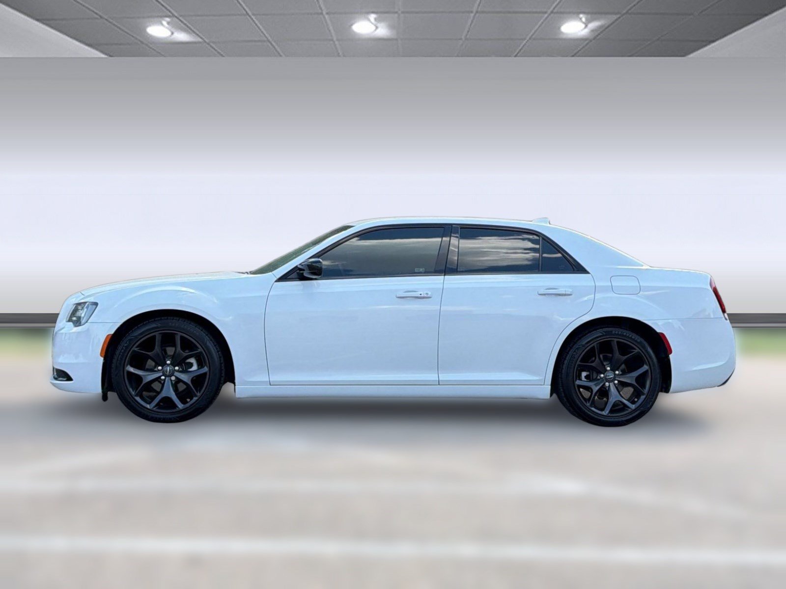 Used 2023 Chrysler 300 Touring w/ Sport Appearance Package RWD image 2