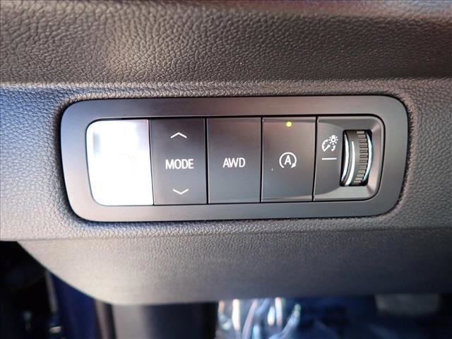 Used 2024 Chevrolet Traverse LT w/ Midnight/Sport Edition image 17