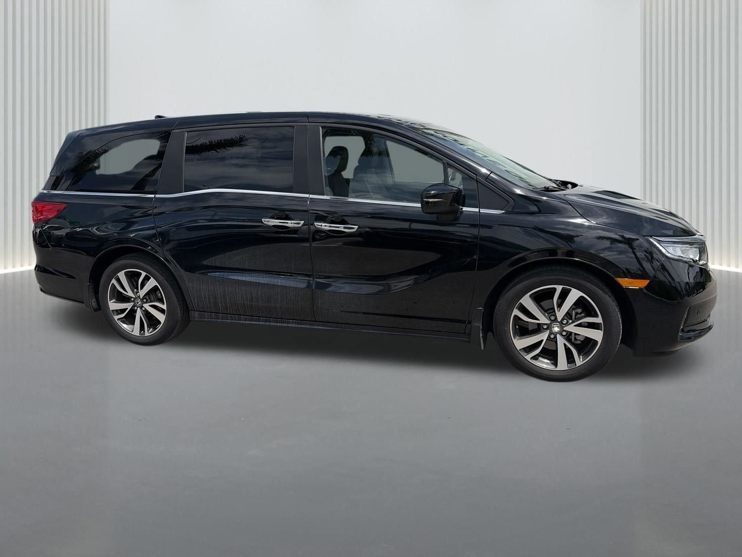 Used 2024 Honda Odyssey Touring image 3