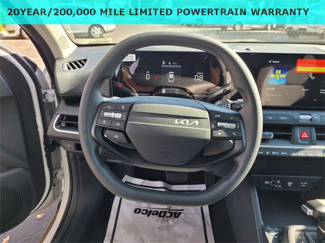 New 2025 Kia K4 LXS image 8