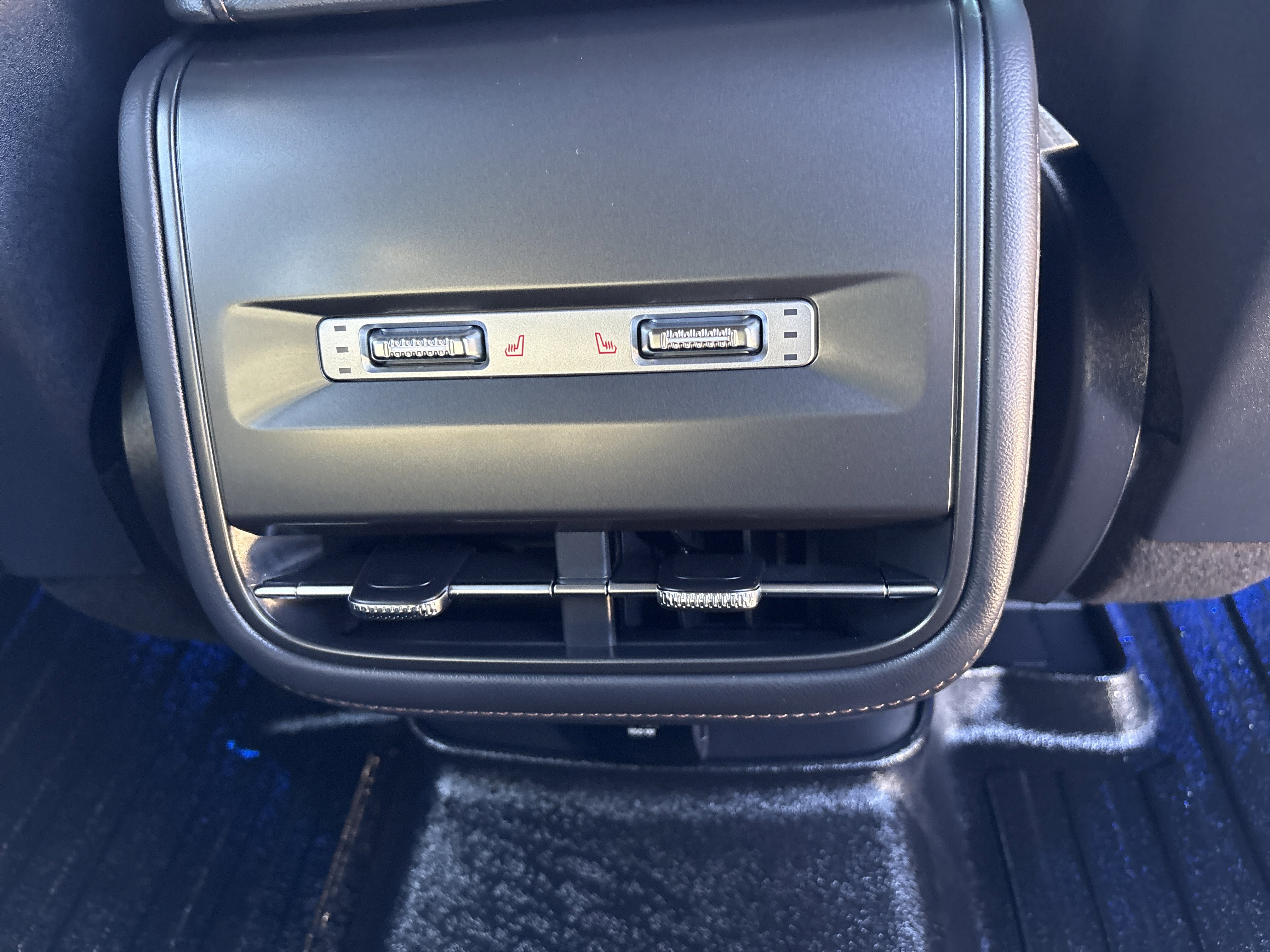 Used 2024 Lincoln Nautilus Reserve w/ Equipment Group 202A image 9