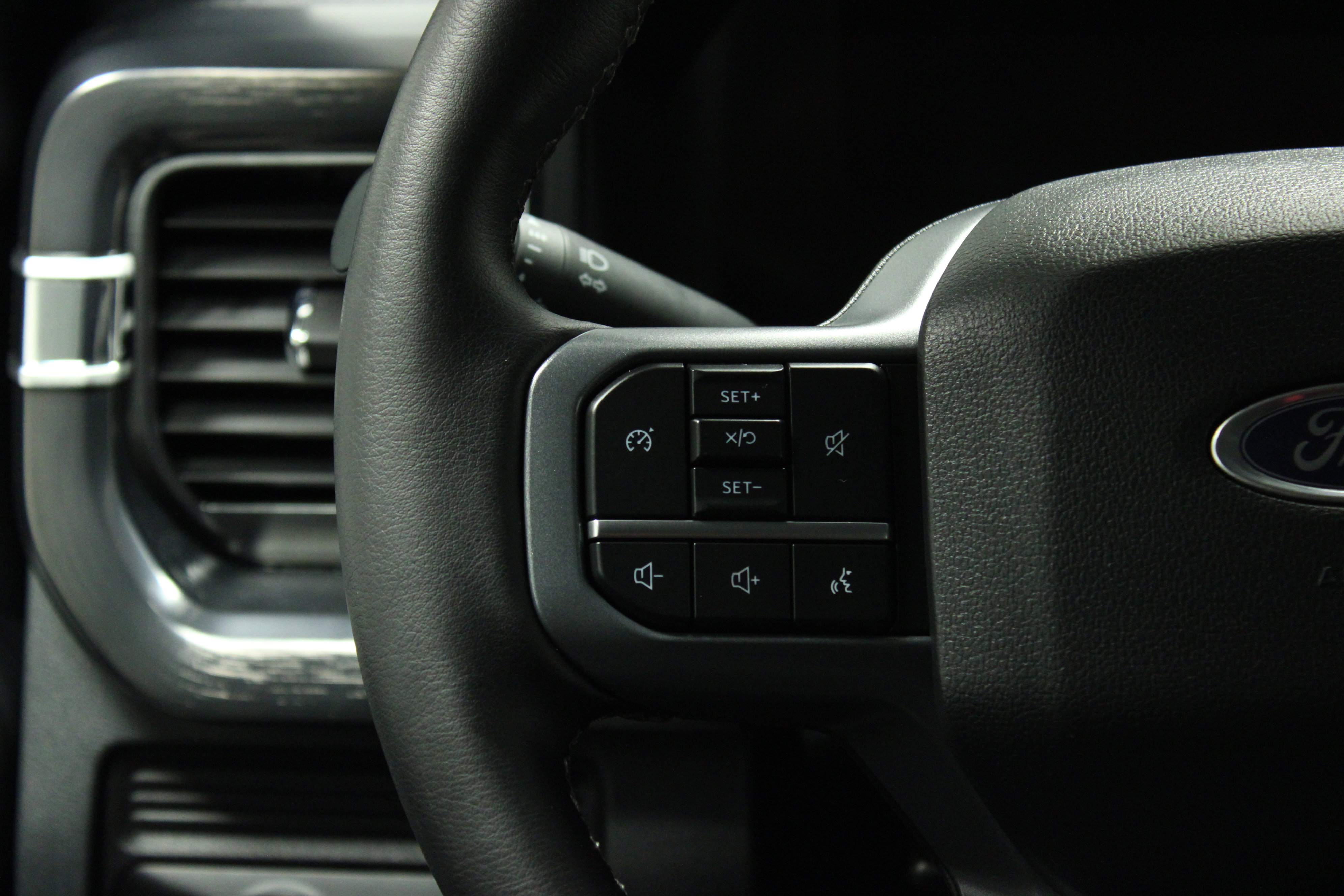 Used 2025 Ford F250 Lariat image 24