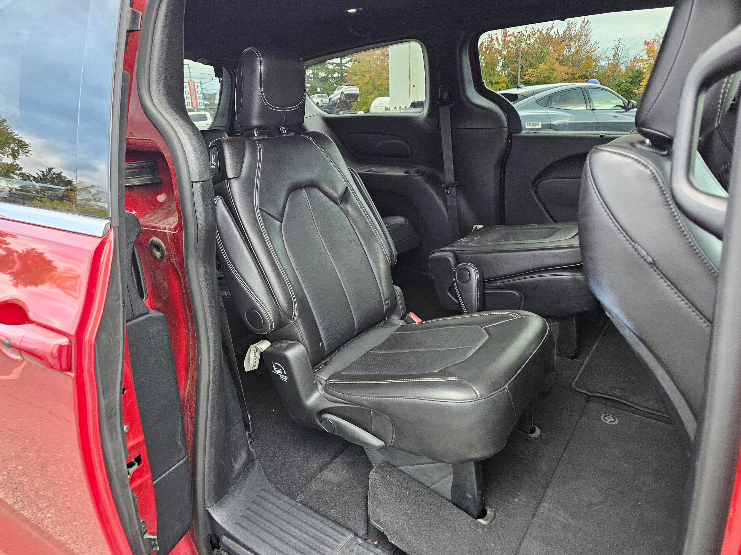 Used 2025 Chrysler Pacifica Select FWD image 14