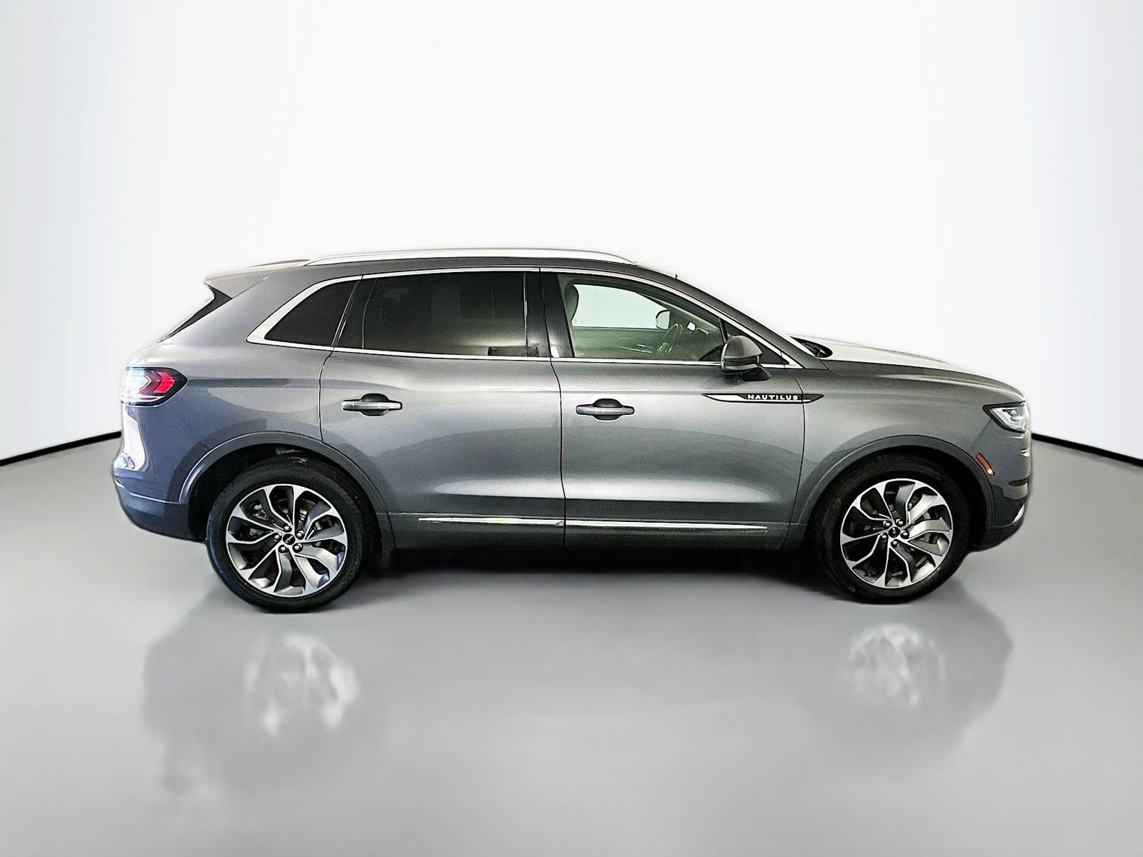 Used 2021 Lincoln Nautilus Reserve w/ Class II Trailer Tow Package AWD/4WD image 8