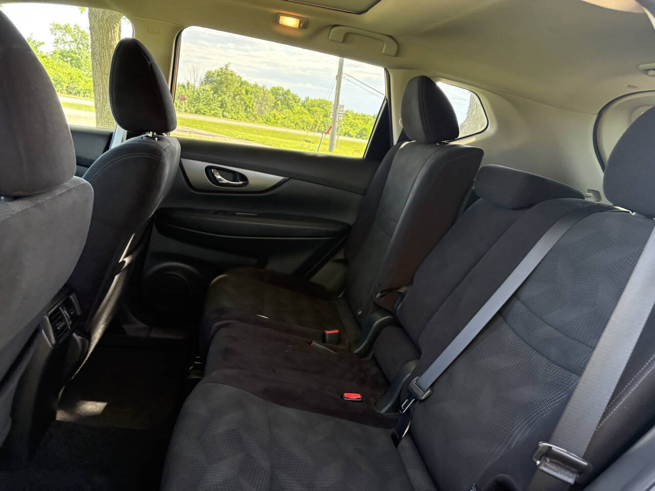 Used 2015 Nissan Rogue SV w/ SV Premium Package AWD/4WD image 28