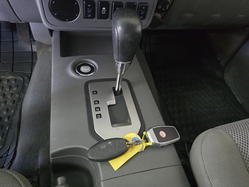 Used 2020 Nissan Frontier SV w/ Midnight Edition Floor Mats RWD image 18