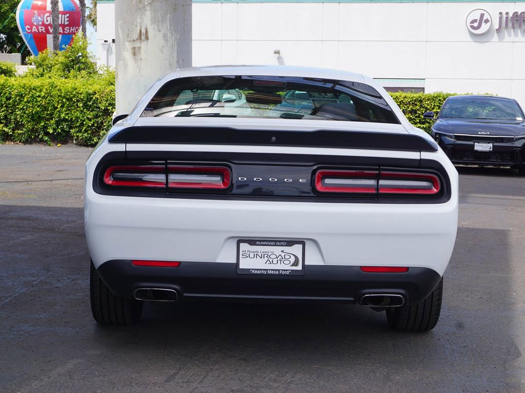 Used 2017 Dodge Challenger SXT RWD image 6