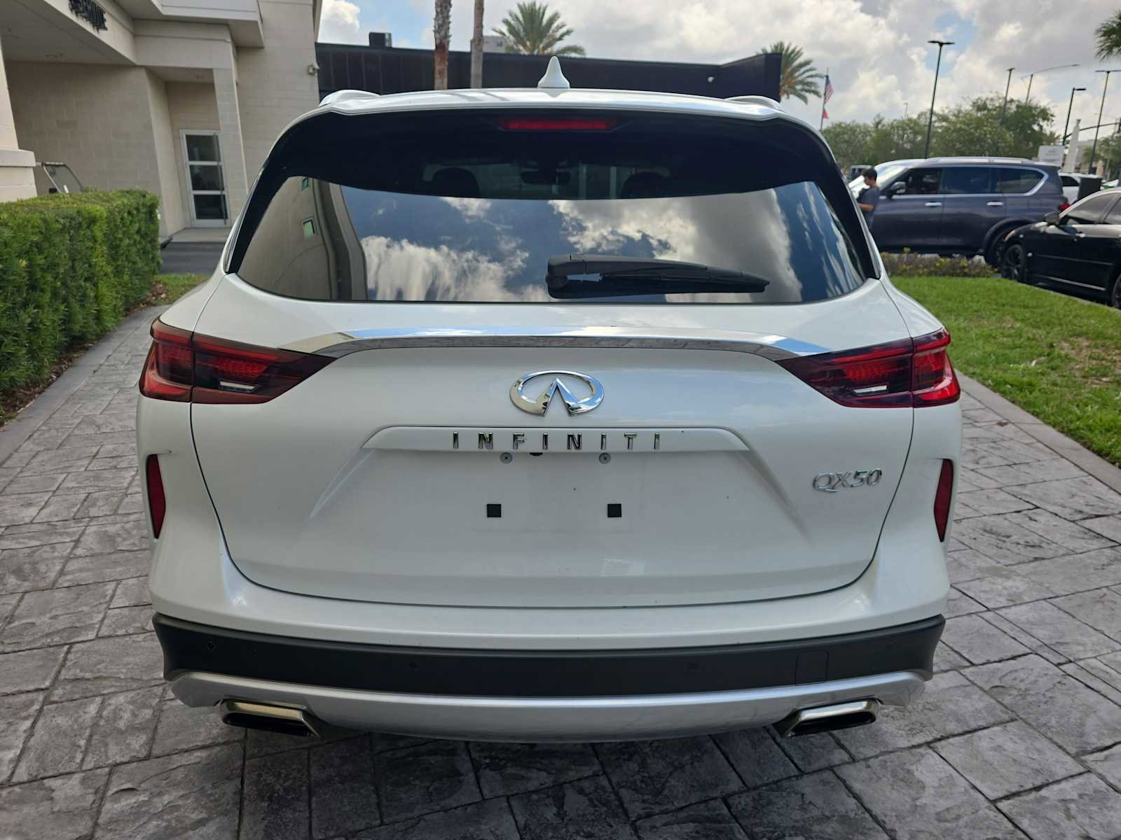 Used 2023 INFINITI QX50 Luxe FWD image 5