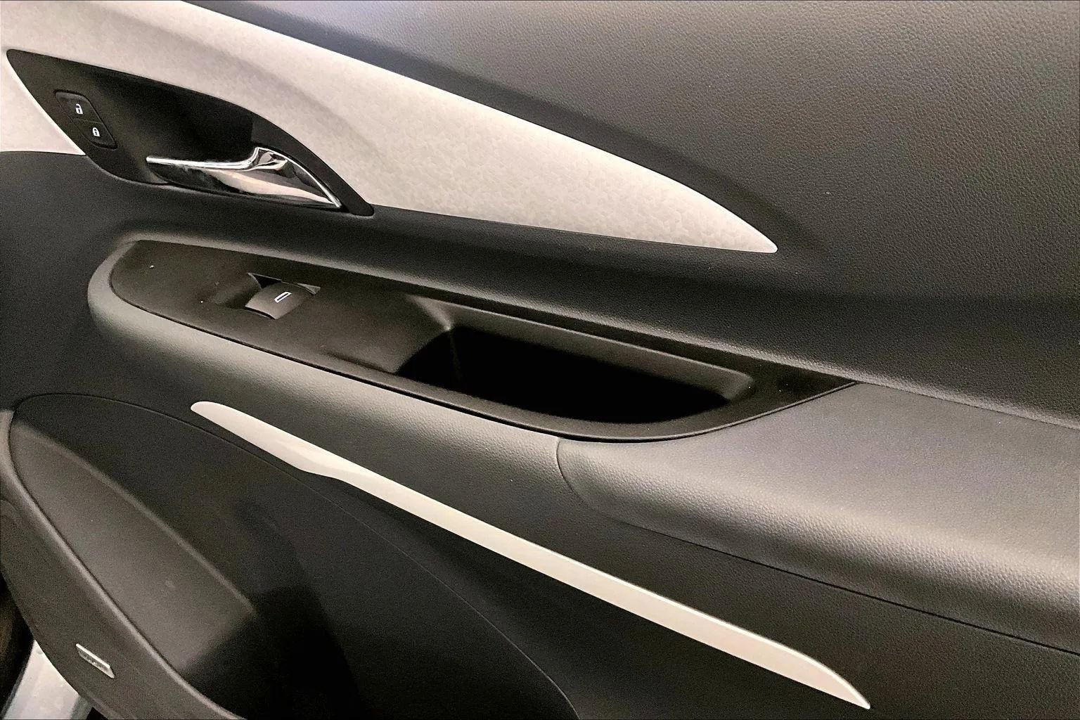 Used 2018 Chevrolet Bolt Premier w/ Driver Confidence II Package image 23