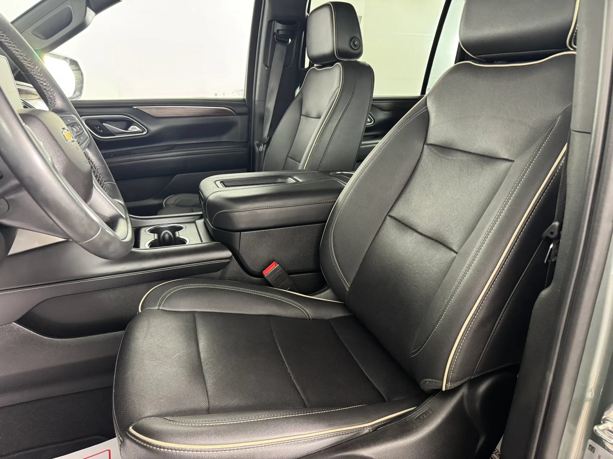 Used 2023 Chevrolet Suburban Premier AWD/4WD image 34