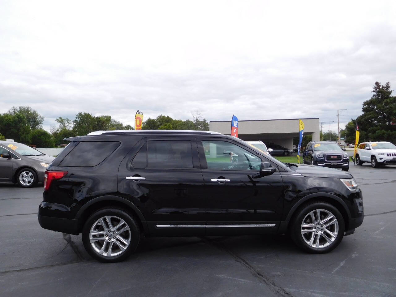 Used 2016 Ford Explorer Limited image 2