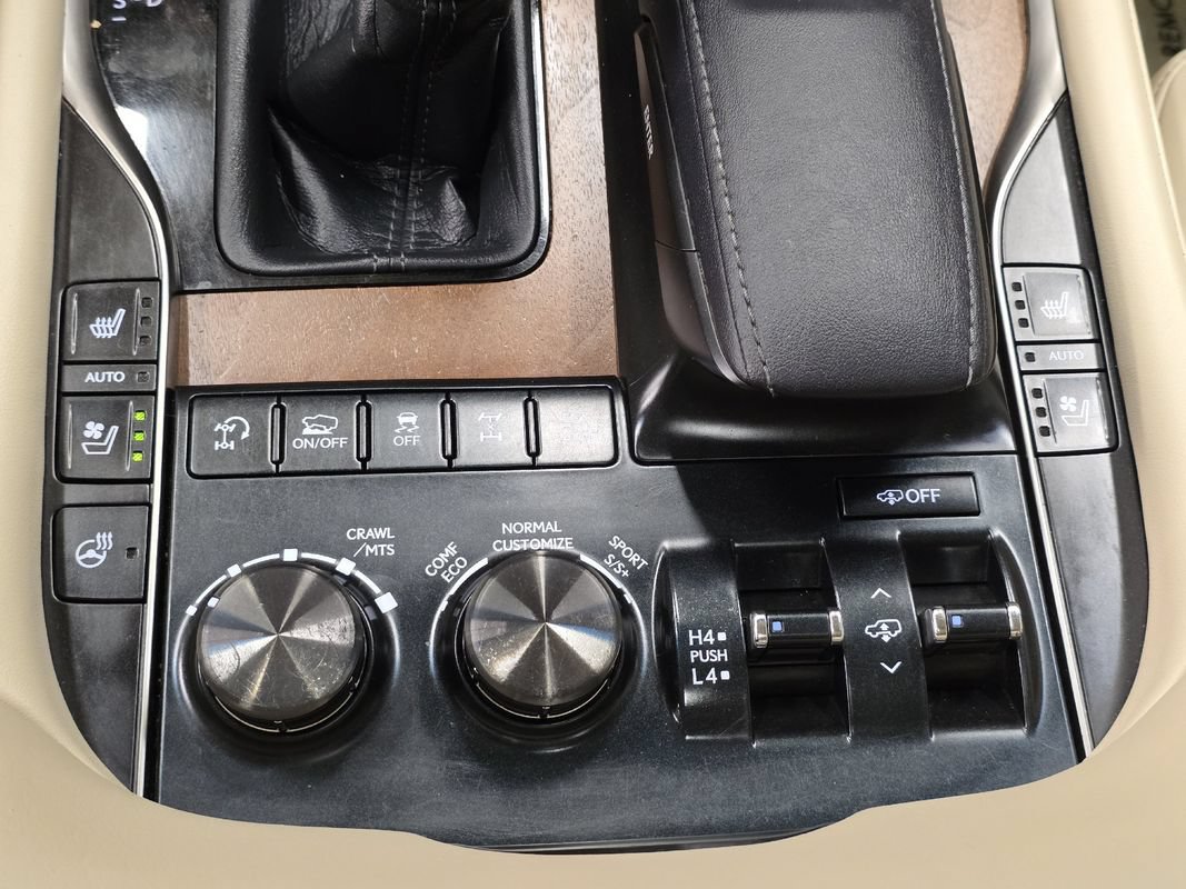 Used 2017 Lexus LX 570 4WD w/ Luxury Package image 40