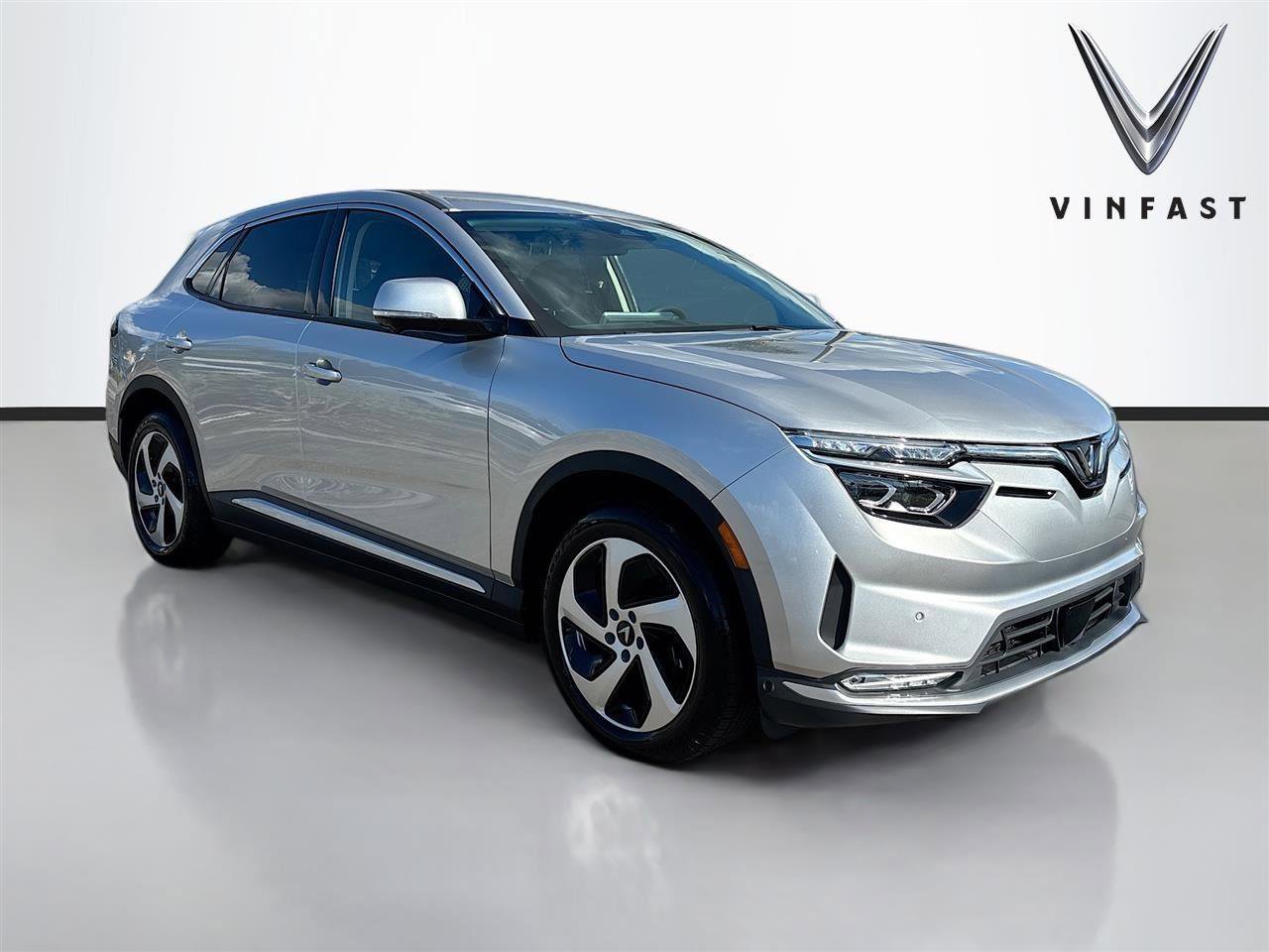 New 2025 VinFast VF 8 Eco