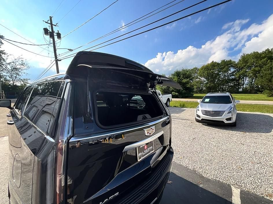 Used 2026 Cadillac Escalade ESV Luxury w/ LPO, Floor Liner Package AWD/4WD image 8