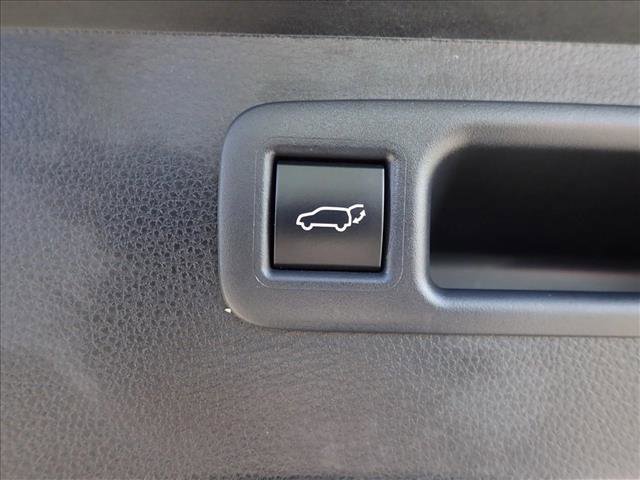 Used 2023 Toyota Highlander XLE FWD image 9