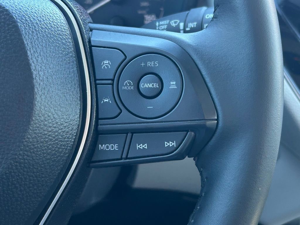 New 2025 Toyota Corolla Cross LE w/ Moonroof Package FWD image 38